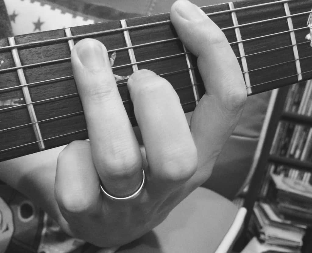 how-to-play-power-chords-on-guitar-beginner-guitar